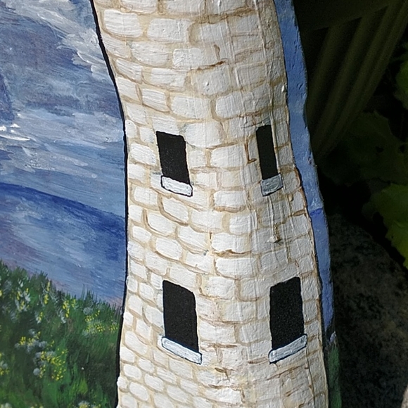 🇨🇦 Hand Painted Lighthouse Rock - Picture 5 of 7